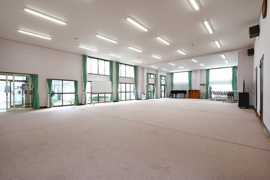 100畳のホール施設